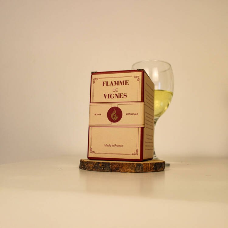 Mèche 100% coton d'une bougie parfumée naturelle pour une combustion propre et sans suie.