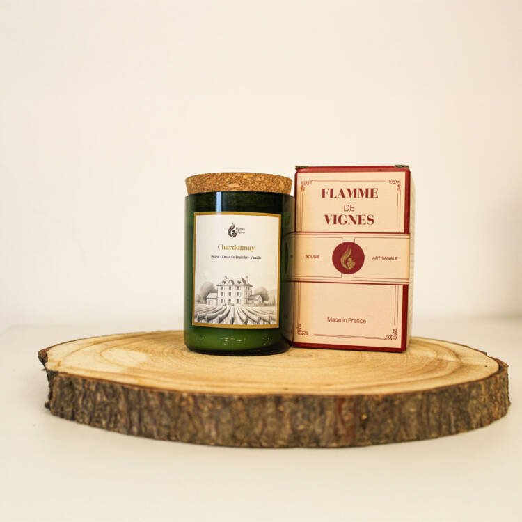 Chaleur et raffinement : une bougie parfumée inspirée du Chardonnay, avec une combustion propre.